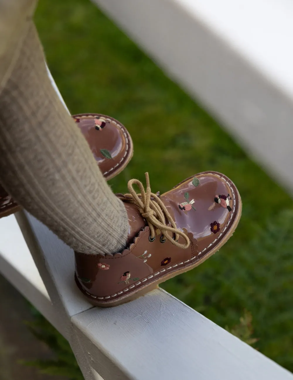 Scallop Boot Birds - Rose Clay Patent